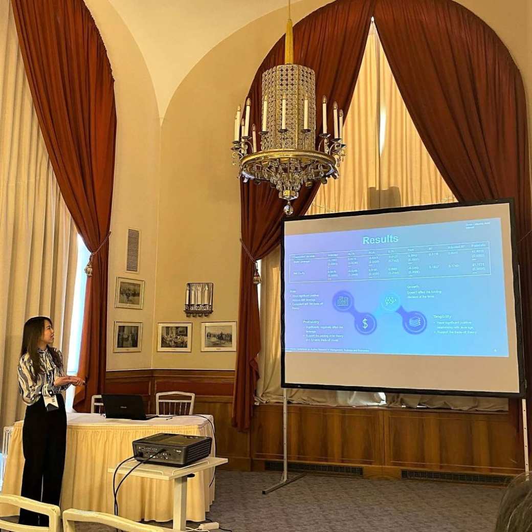508852 Zeren Lelaona presenting at a conference in Vienna.