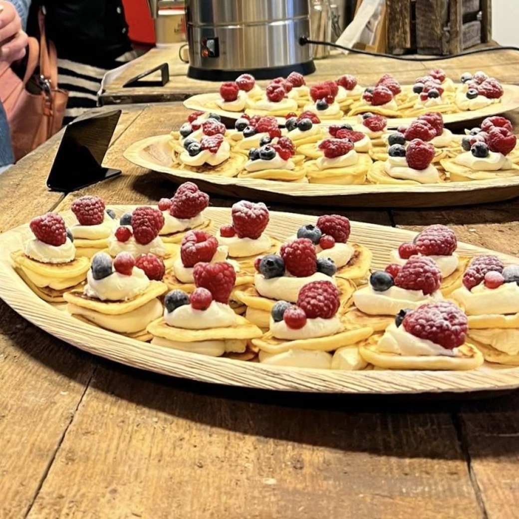 499173 Plate of Poffertjes met slagroom