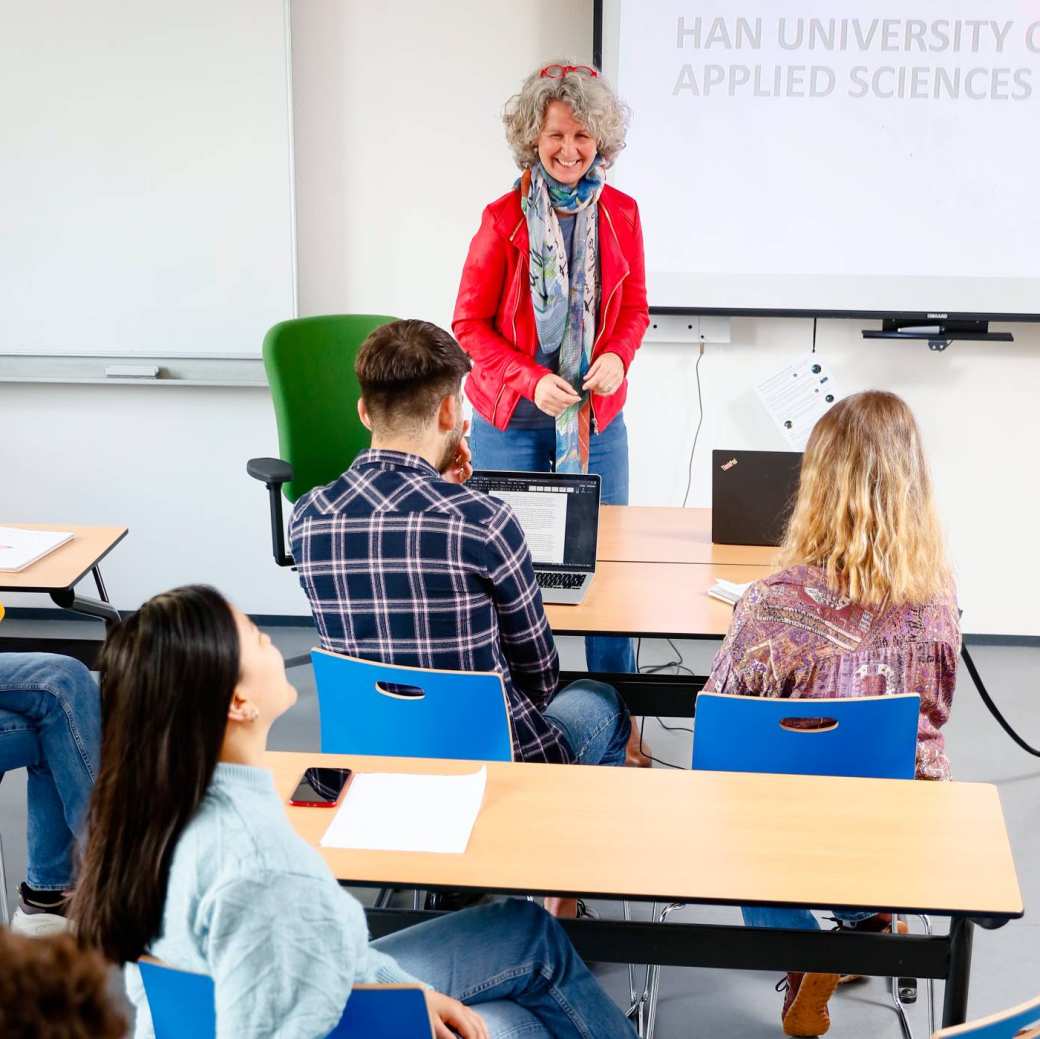 Exchange students are sitting in a classroom