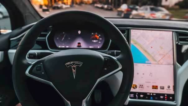 Tesla dashboard autonome navigatie