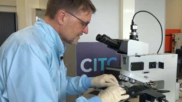 CITC microscoop chip Novio Tech Campus wetenschapper