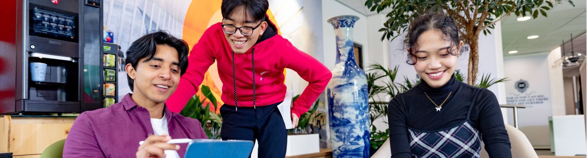 3 master students International Social Work wlring on their laptop at the HAN campus.
