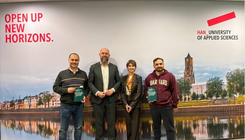 Presentation moment of the Springer Nature publication with researchers at HAN.