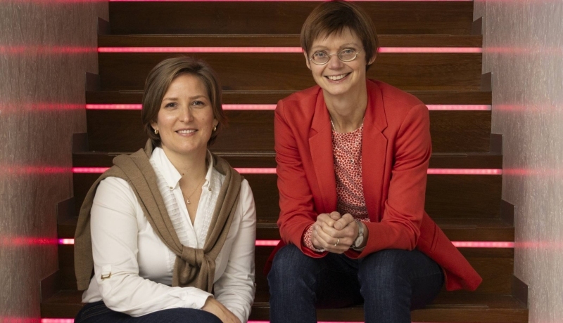 Opleidingscoördinatoren Lily Gustini (links, track Chemistry) en Andrea Thiele (track Molecular Life Sciences van de master Applied Molecular Sciences