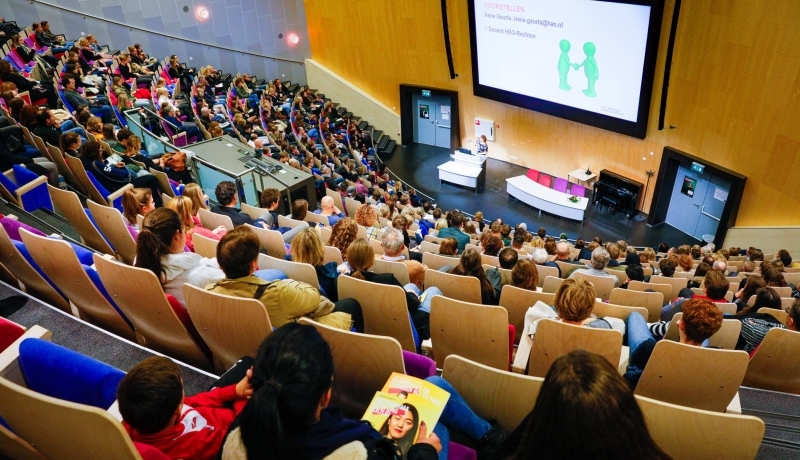 Studenten in een auditorium