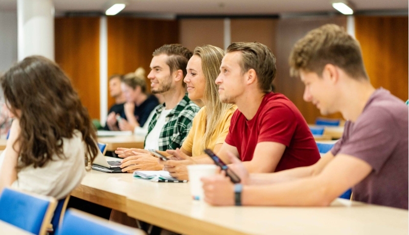 Studenten MMR tijdens hoorcollege