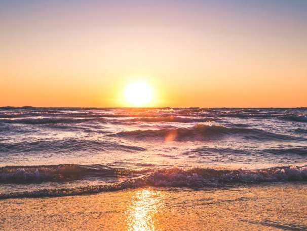 Zonsopkomst aan het strand