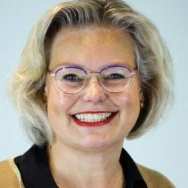 Pasfoto Beryl Wijnberg
