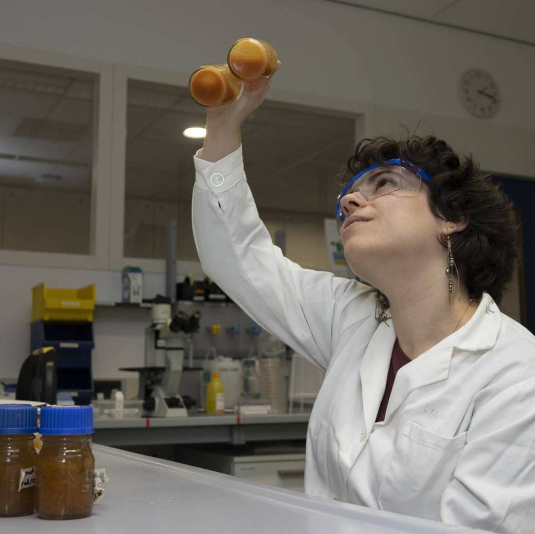 Laura Claret Fernandez van HAN BioCentre met onderzoek naar kunstleer