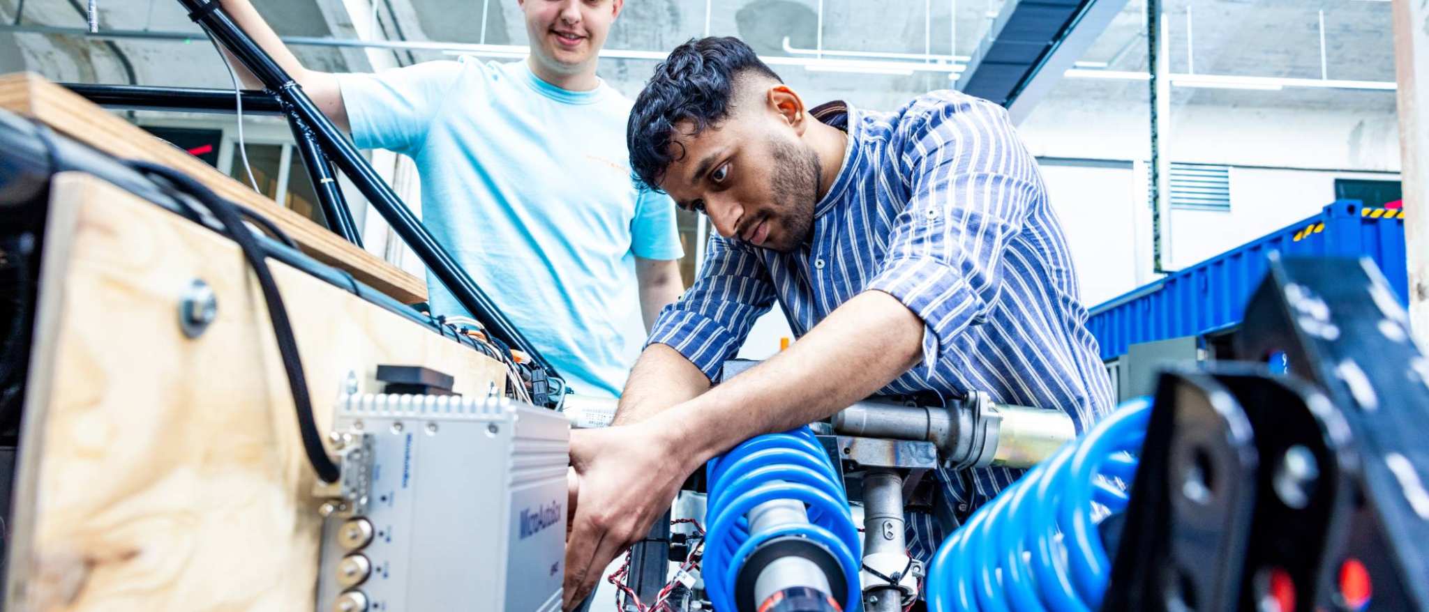 Master Engineering Systems Automotive Systems studenten werken aan de MORE Vehice.