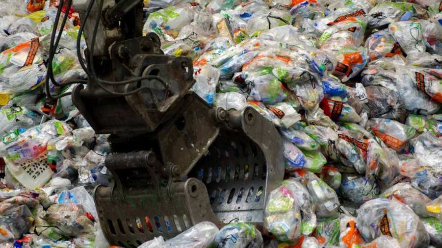 see ARN afvalverwerking in het kader van de European Week for Waste Reduction excursie naar de ARN in Weurt