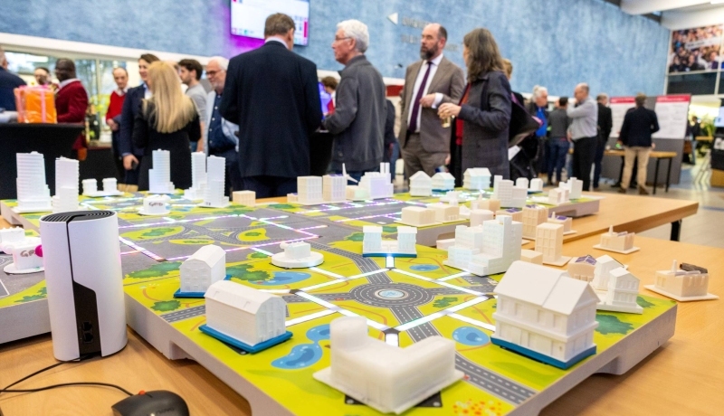 Foto van Smart Grid Demo Table tijdens symposium lectoraat Balanced Energy Systems op 14 november 2024