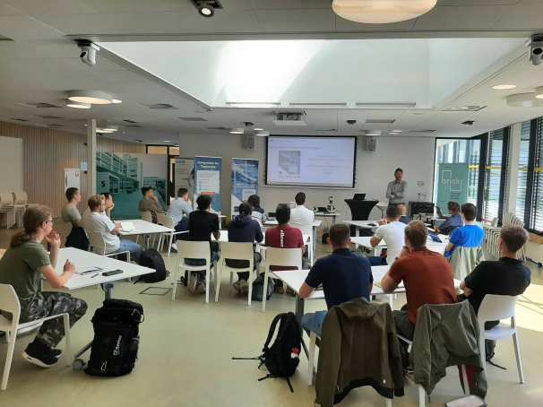 Semiconductor Packaging  is een minor voor studenten automotive, elektro, werktuigbouw, chemie en mechatronica. Hiervan is op 28 augustus 2023 een vierde jaargang gestart.