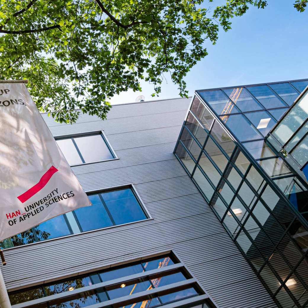 Arnhem, Ruitenberglaan 31, vlag, vooraanzicht, banier, wit