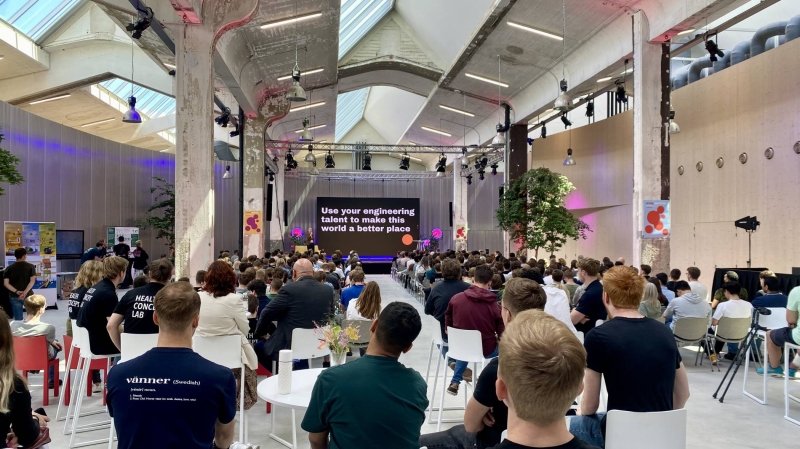 Foto van een presentatie op het IPKW bij Act Eventstudios