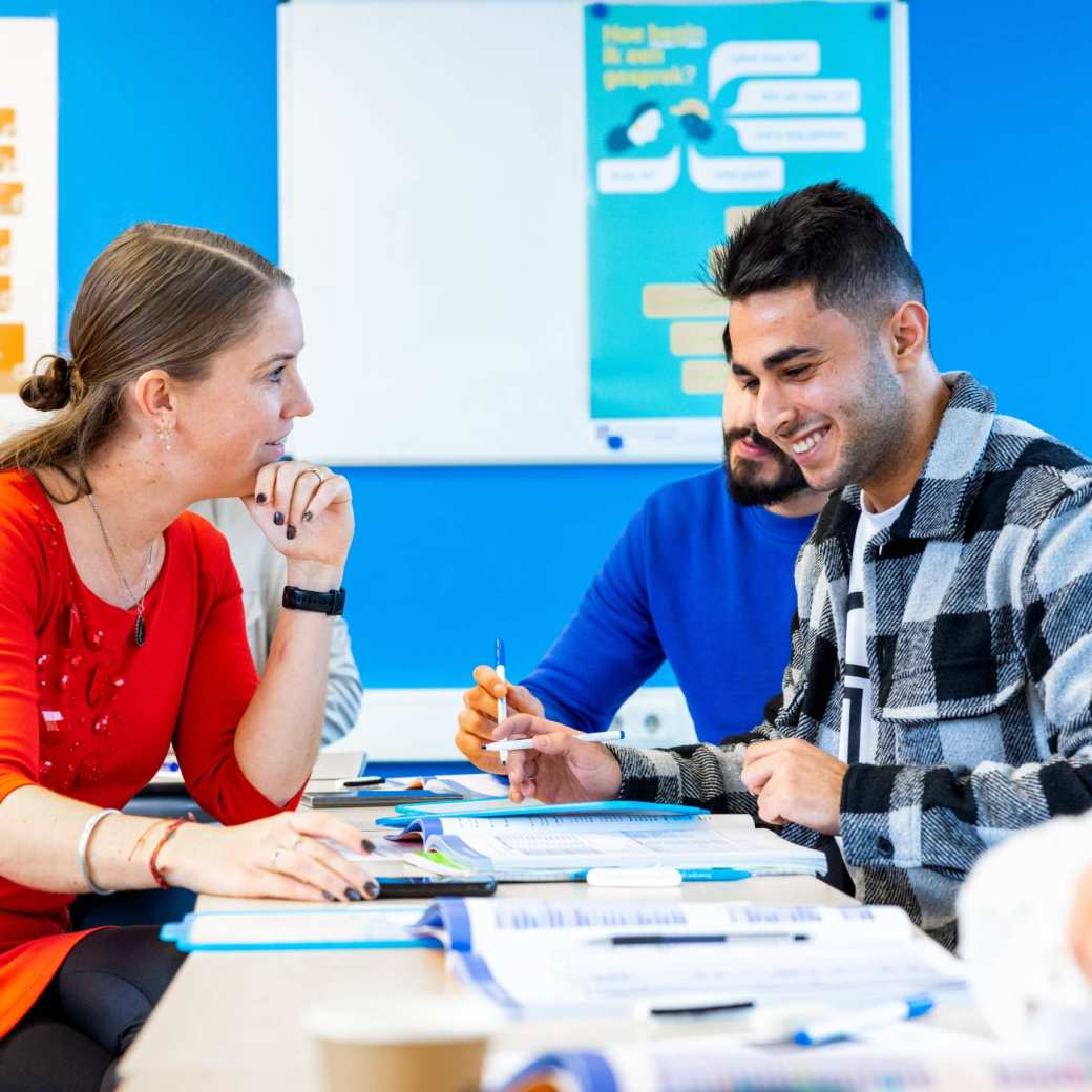 4 masterstudents Social Work in a classroom at HAN working at an assignment.