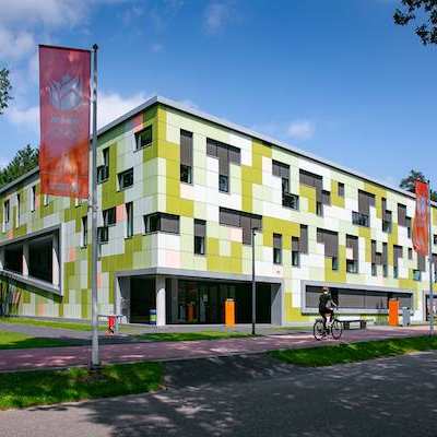 sport en bewegen, Arnhem, vlaggenmast, vlag, volledig gebouw