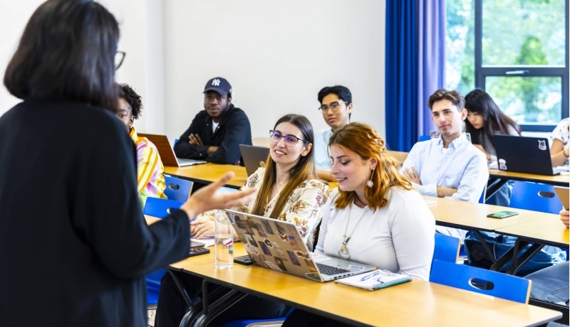 Sample Lecture for international students at HAN University of Applied Sciences on a laptop