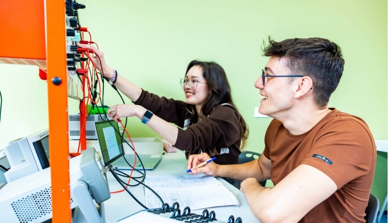 Studenten werken aan prototype