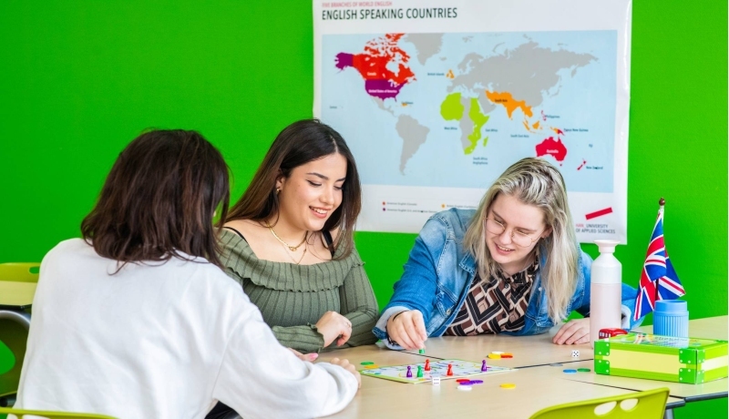 Students playing a game in English class at HAN University of Applied Sciences