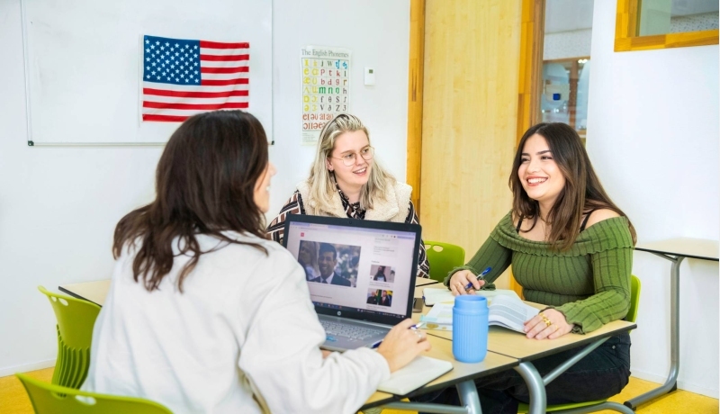 Students studying English at HAN University of Applied Sciences