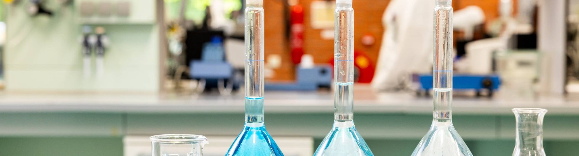 kleurovergangen erlenmeyer in chemielab