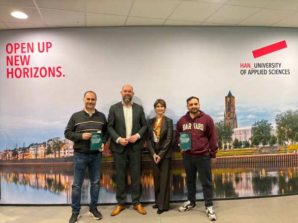 Presentation moment of the Springer Nature publication with researchers at HAN.