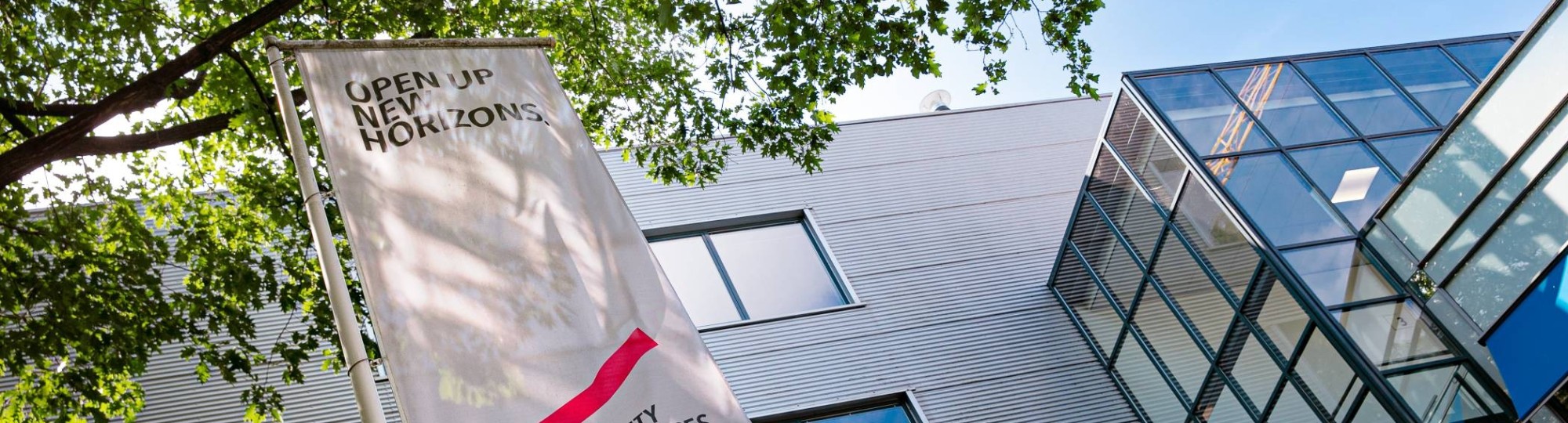 Arnhem, Ruitenberglaan 31, vlag, vooraanzicht, banier, wit