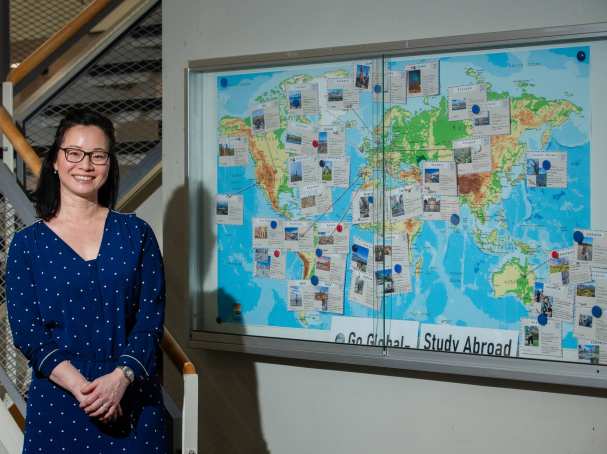Kelly Vellinga-Chan is minorcoördinator en houdt zich bezig met studeren in het buitenland voor ATBC-studenten