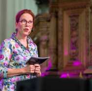 Bridget Kievits tijdens de Opening Studiejaar 2023-2024 en uitreiking HAN Prijzen in de Stevenskerk Nijmegen